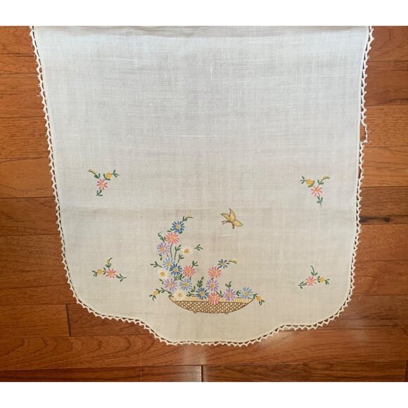 Vintage Hand-Embroidered Linen Table Runner with Floral Basket Design - Picture 3 of 6